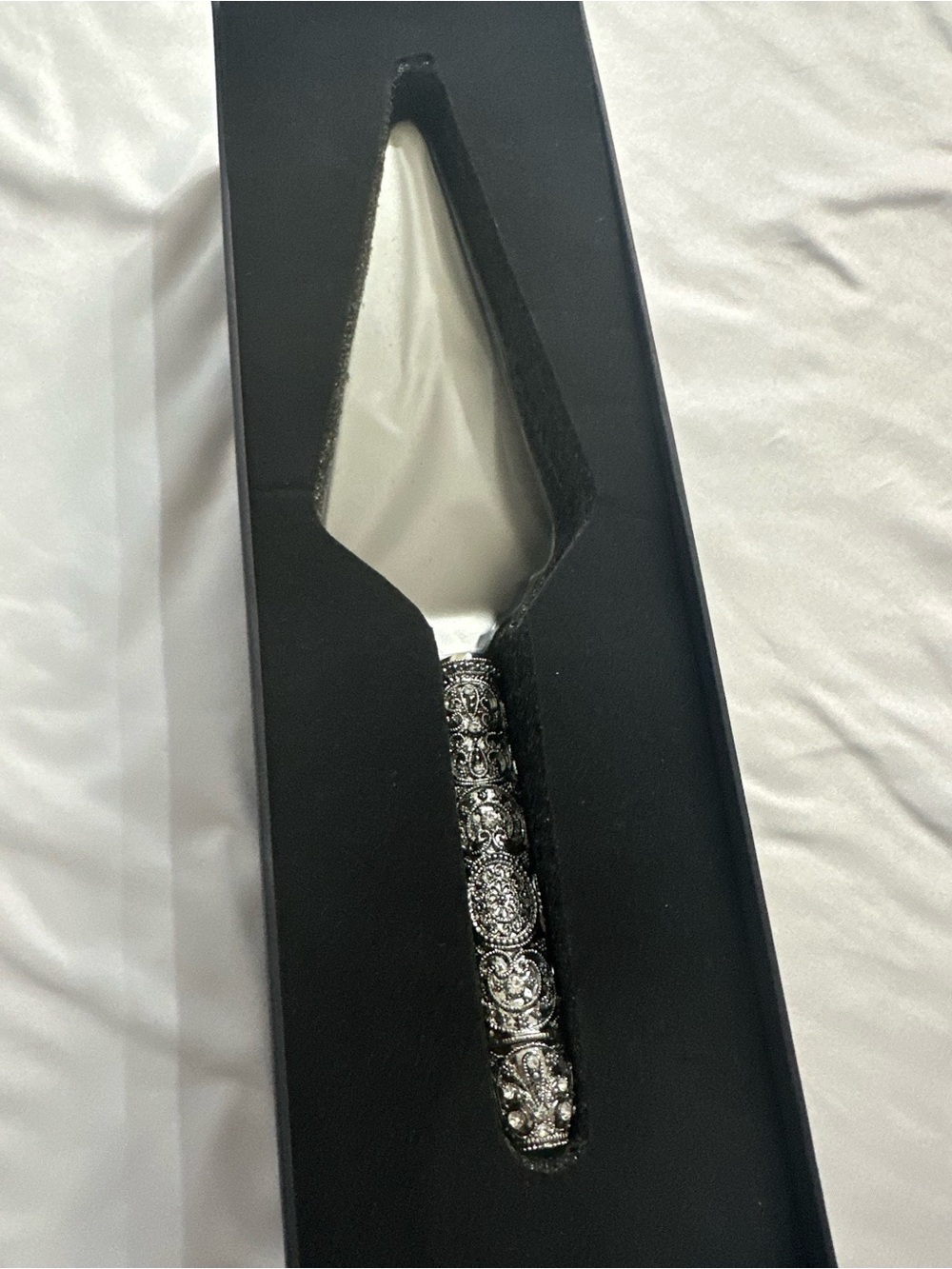 Tizo Silver Cake Server with Decorative Handle
